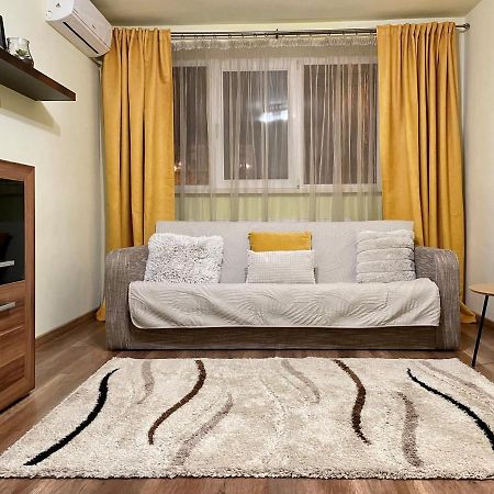 Cozy And Clean Apartment, Near National Arena Bukarest Exteriör bild