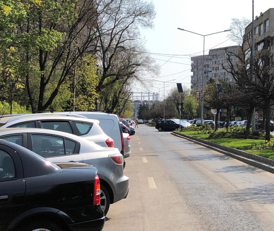 Cozy And Clean Apartment, Near National Arena Bukarest Exteriör bild