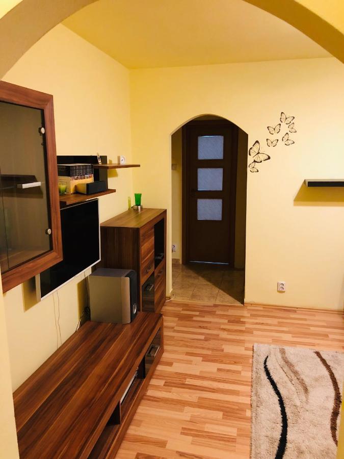 Cozy And Clean Apartment, Near National Arena Bukarest Exteriör bild