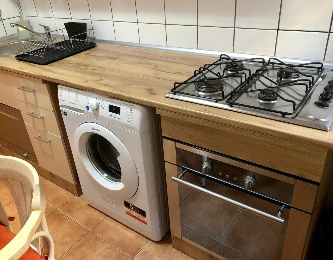Cozy And Clean Apartment, Near National Arena Bukarest Exteriör bild