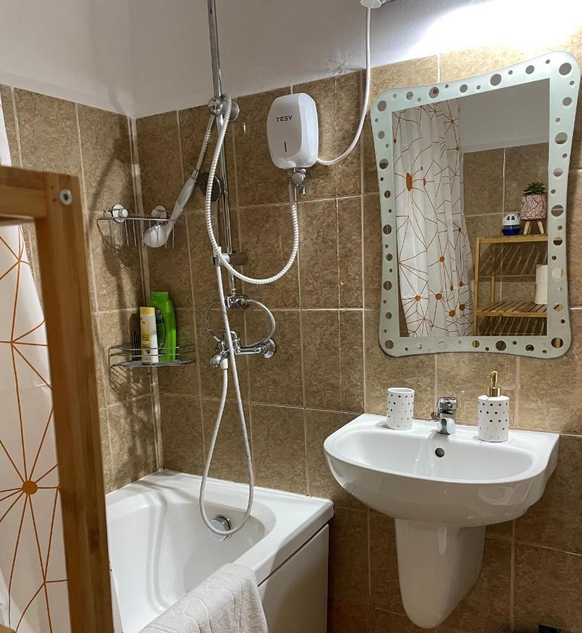 Cozy And Clean Apartment, Near National Arena Bukarest Exteriör bild