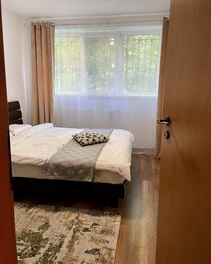 Cozy And Clean Apartment, Near National Arena Bukarest Exteriör bild